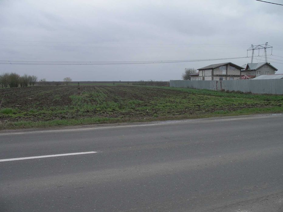 Frumusani, teren intravilan rezidential, in zona de case, la DN4