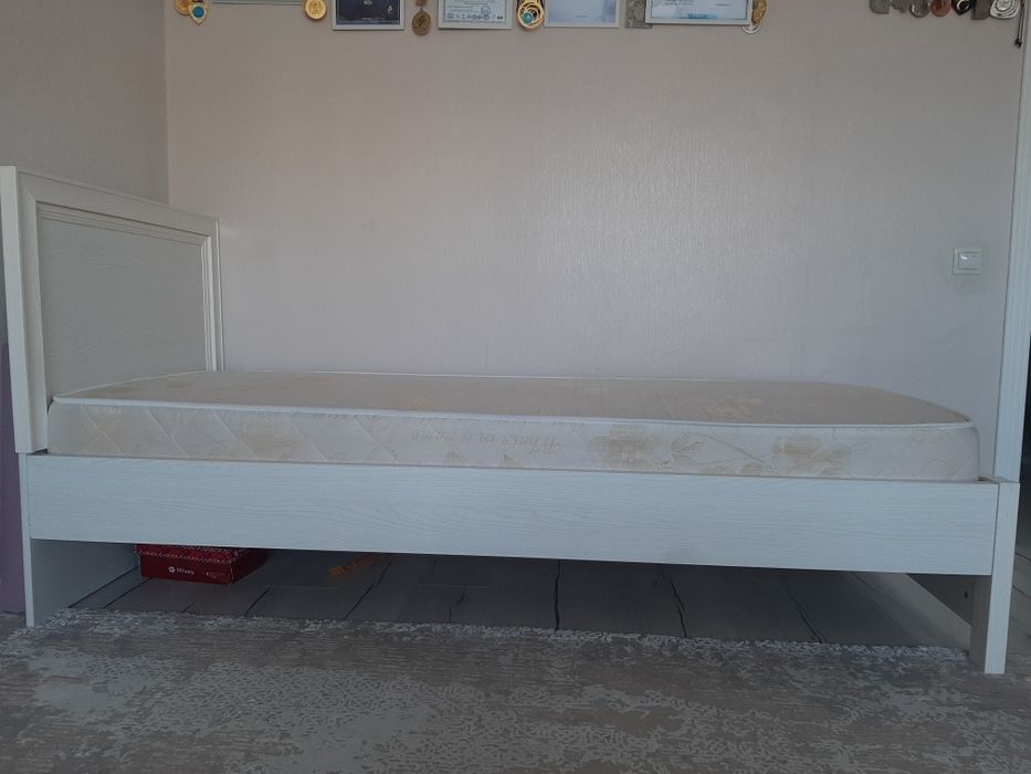 Продаётся односпальная кровать