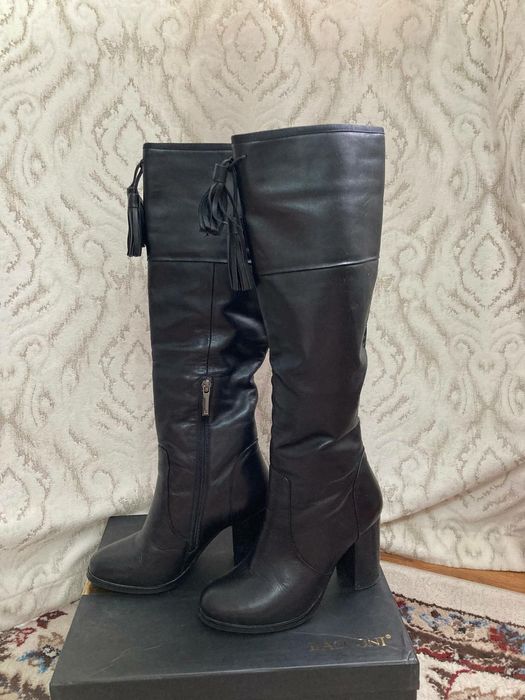 Продается сапоги Basconi.