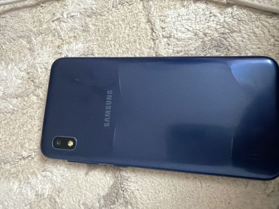 Самсунг а 10.        .