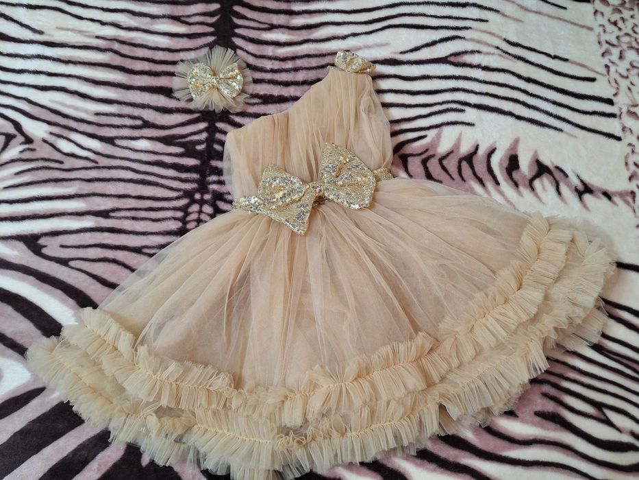 Rochita bej,purtata o singura data.