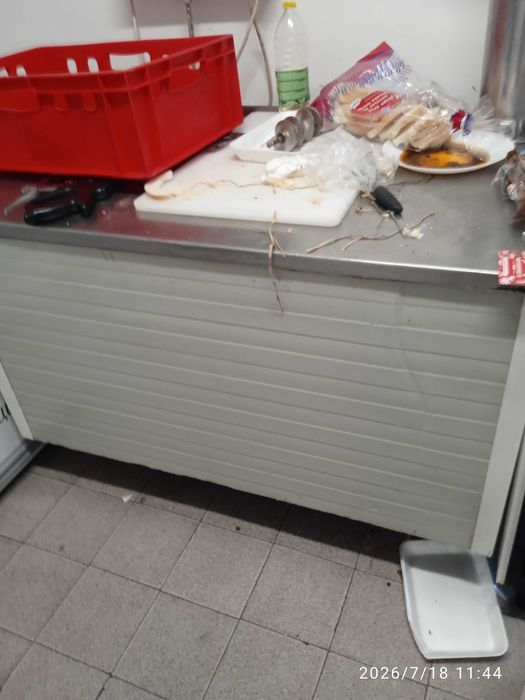 МАГАЗИН за месо, колбаси и хранителни стоки