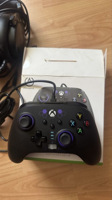 Controller PowerA EnWired Cu fir pentru Xbox Series X/S, Xbox One, PC, 3,5 mm Purple Hex