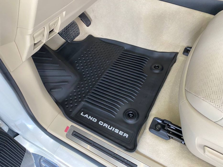 Land cruiser 300talika polik