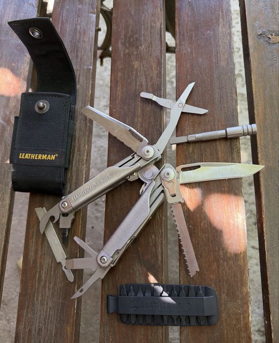 Leatherman Surge cu accesorii