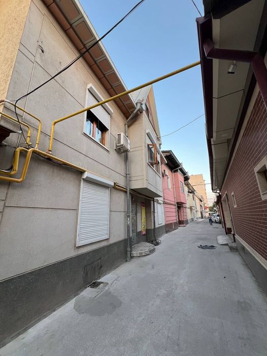 Uy Sotiladi 8-sotix, Eski shahar