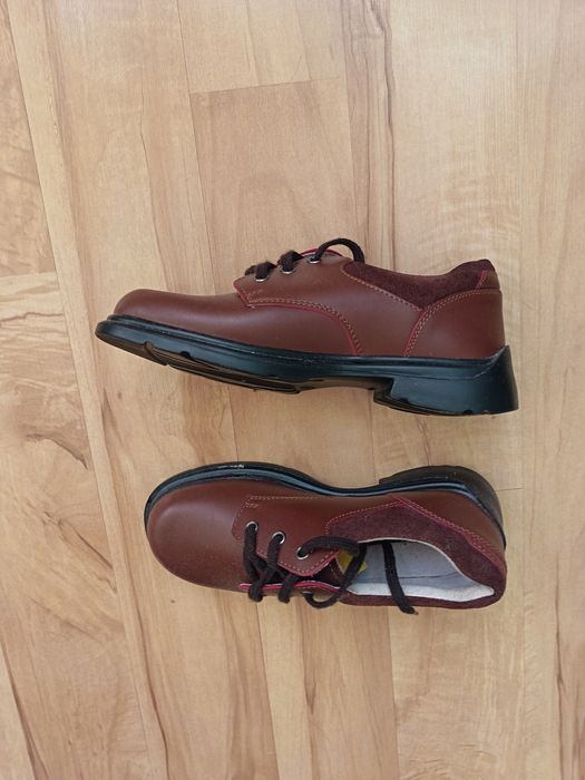 Papuci piele nr 33   30 lei
