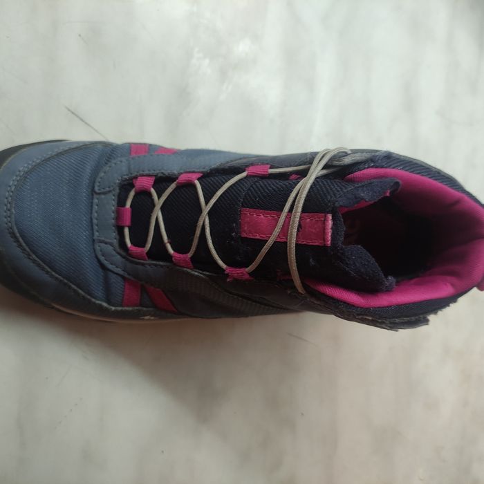 Vând ghete waterproof Quechua Nr 34,