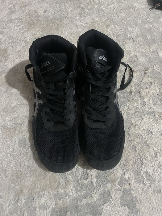 борцовки от Asics