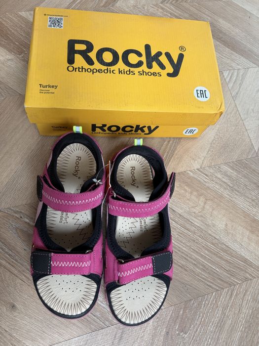 Сандали для девочек, 36 р., для мальчика 30р.