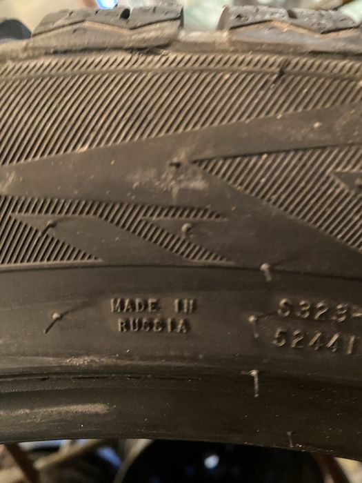 vand anvelope de iarna 295/40/21 Nokian