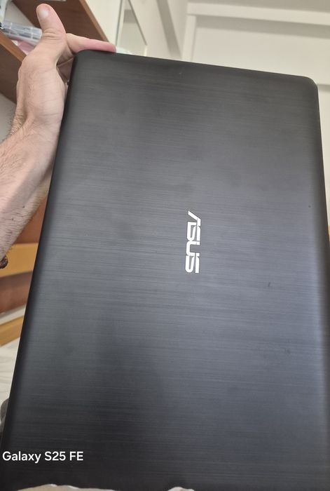 Vând laptop Asus
