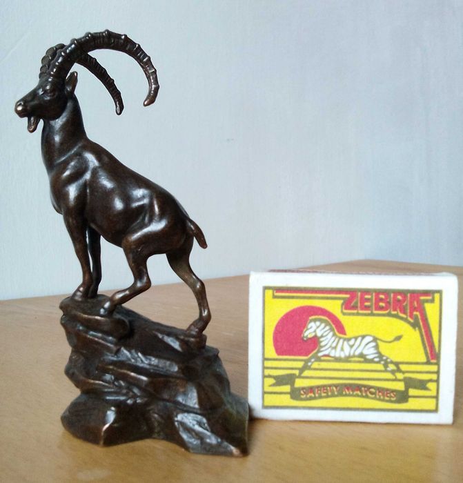 Бронзова статуетка