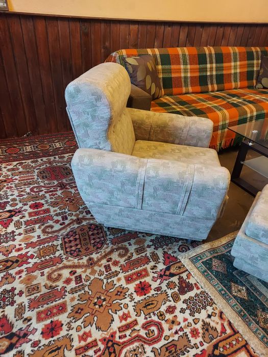 Продавам 2 фотиоли  и 2 таблетки в много добро състояние без протрито