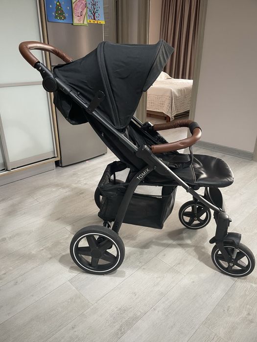 Продам детскую прогулочную коляску tomix
