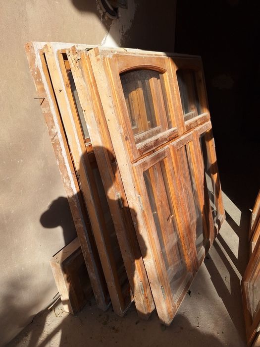 Eshik oyna 4.5 yil turgan hama joyi butun aynimagan