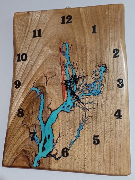 Стенен часовник от орех