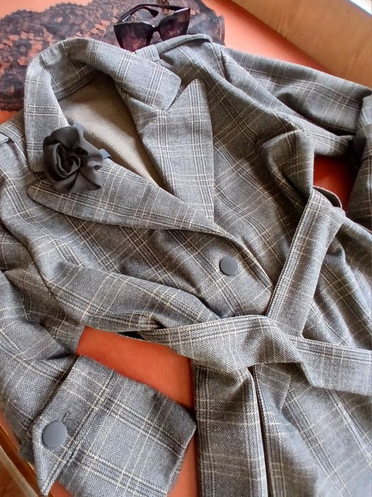 Пальто из ткани в клетку.размер 40-42.рост 165-168 см.