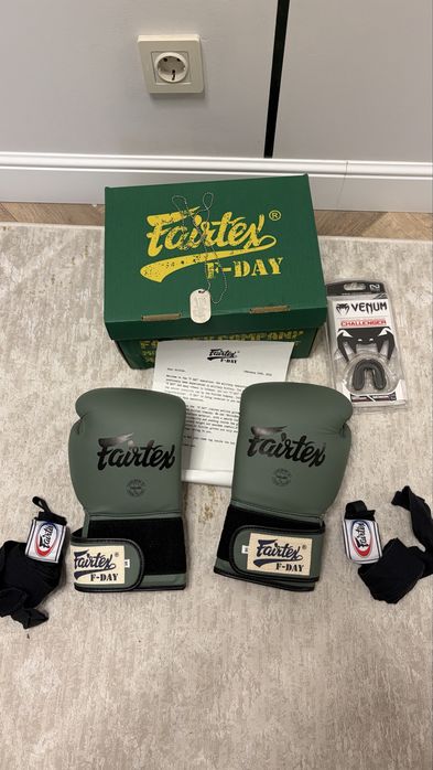 Боксерские перчатки Fairtex