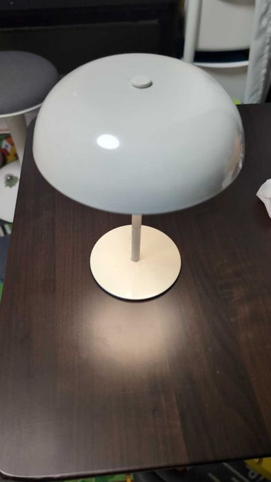 Veioza tactila lumina calda redus 10%