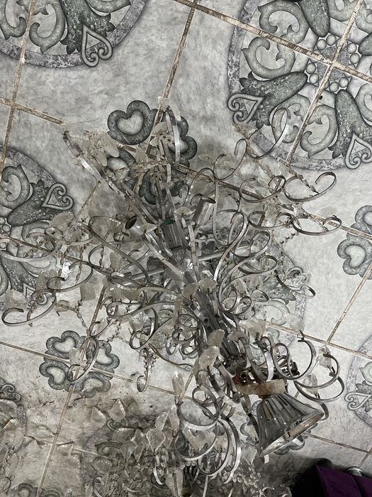 Продается люстра