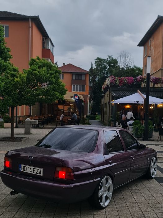 Ford Escort MK6 sedan
