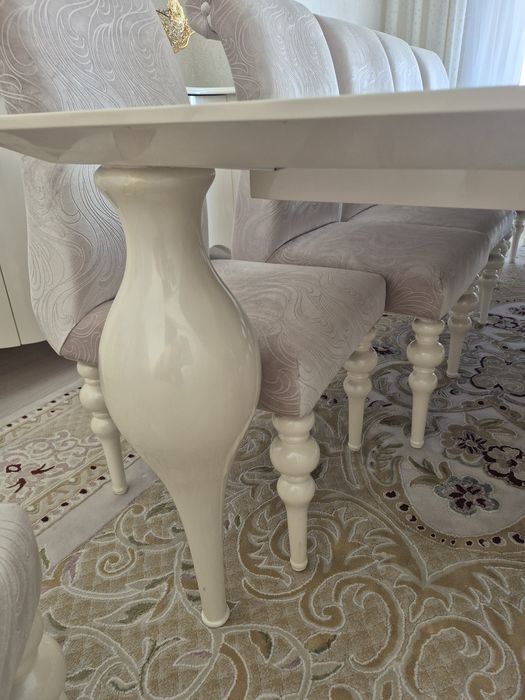 белый стол в гостиную. б/у