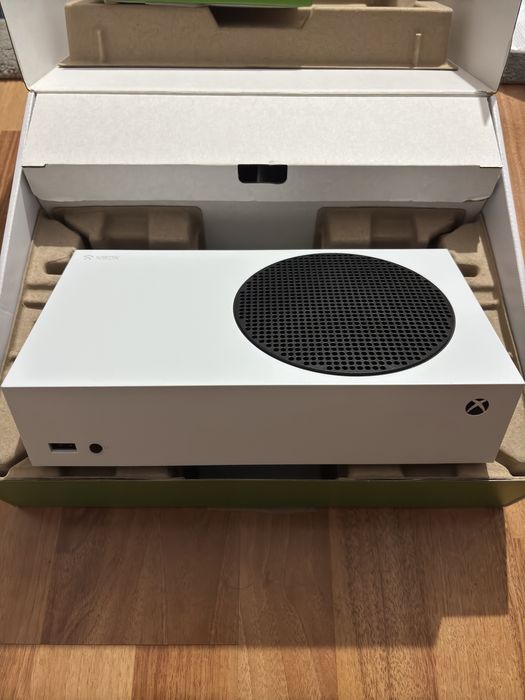 Xbox Series S, 512GB, 2 manete, stare excelenta