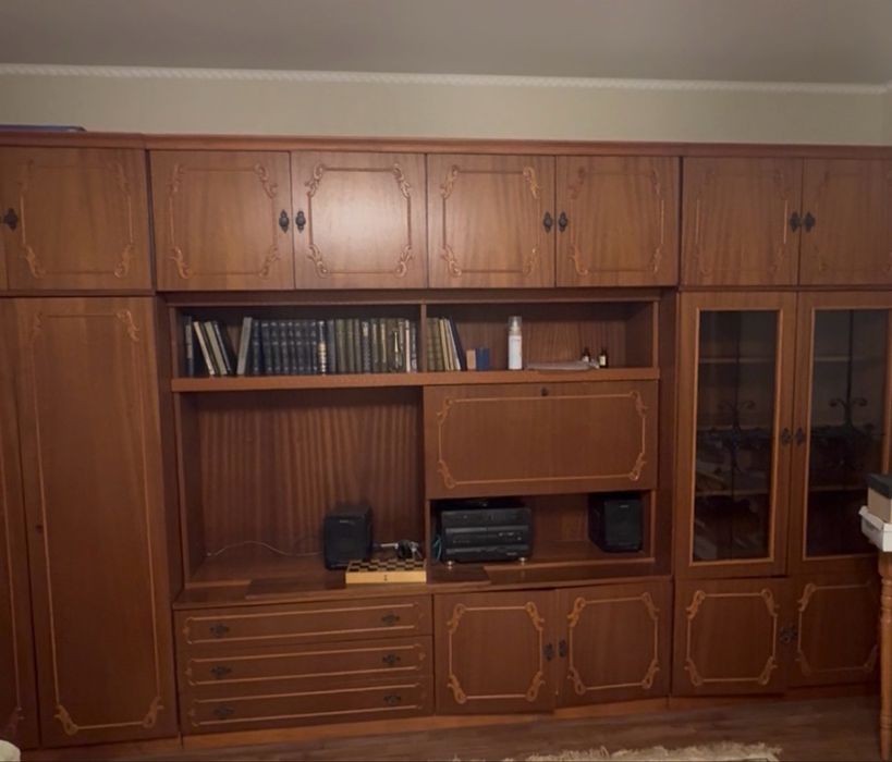 Продам стенку ( Румыния) деревоо
