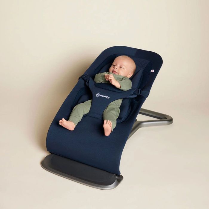 Шезлонг Ergobaby Evolve Bouncer в цвете Midnight Blue