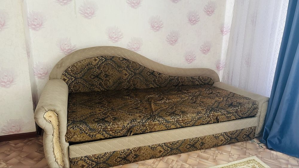Продается диван, 2 местный. Раздвижной