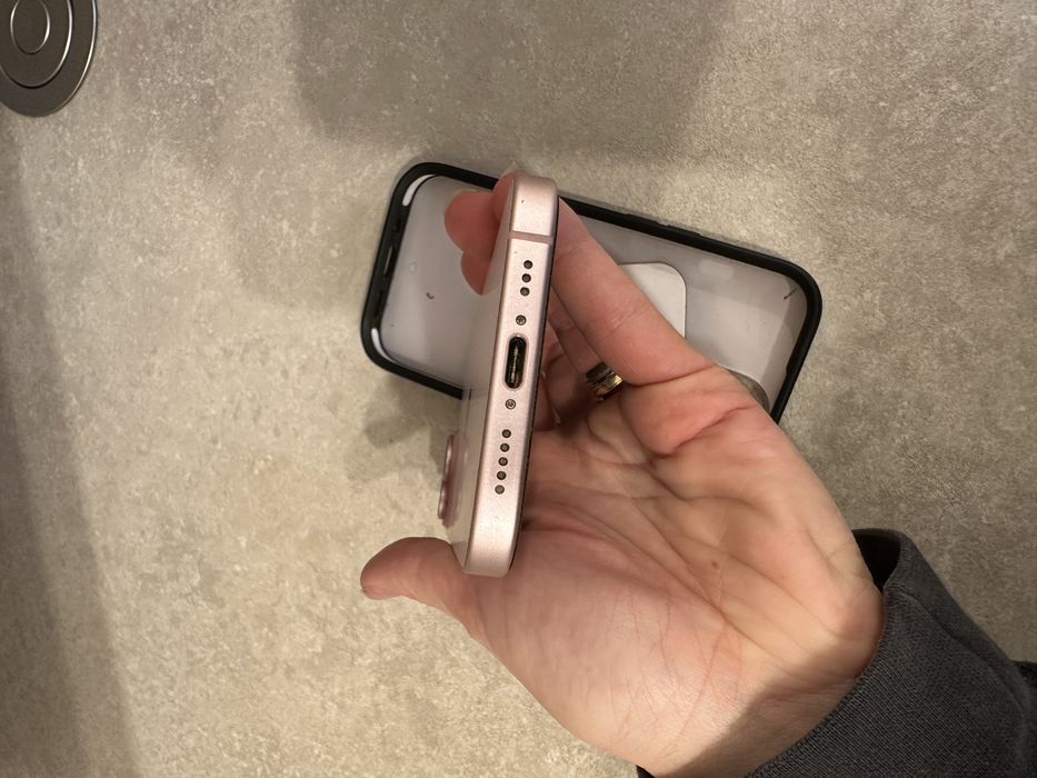 Vand Iphone 15 pink