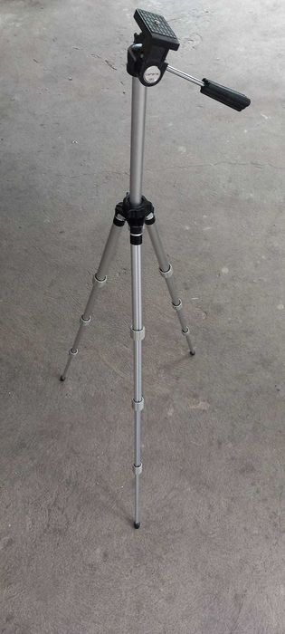 Trepied aparat foto conform imagini anunt