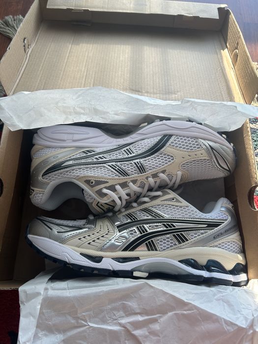 Asics kayano 14.
