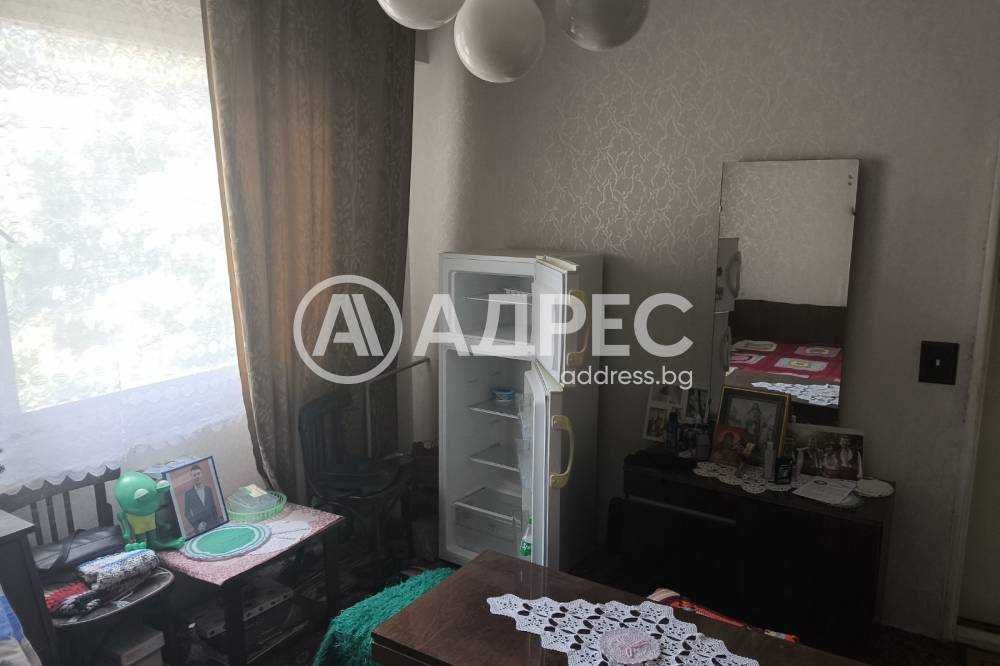 Двустаен   апартамент в централната част на  ж.к. "Орел"! - снимка 4
