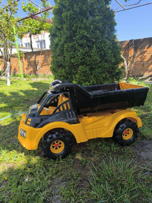 Продавам играчки за двора