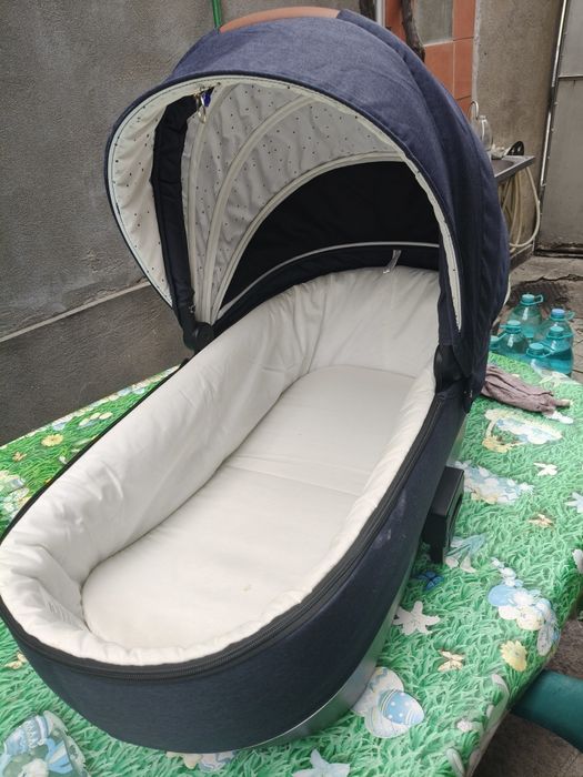 Vând cărucior 3 în 1 (Căruț, Landou, Scaun copil în 3 puncte)