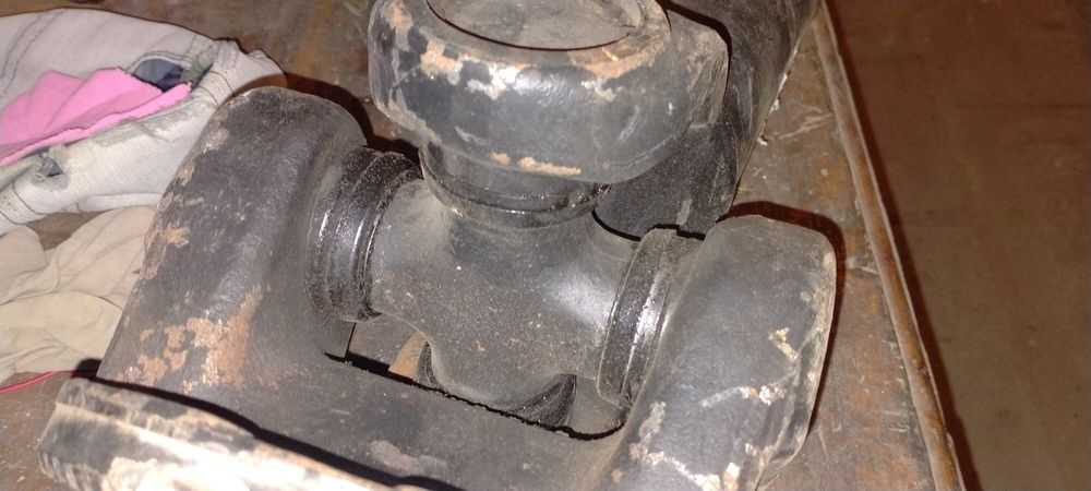 Карданный вал среднего моста Камаз.