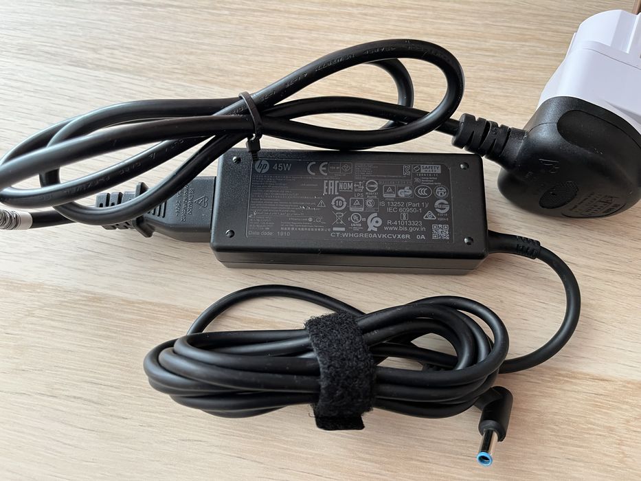 Оригинално зарядно за лаптоп HP 45W bue tip