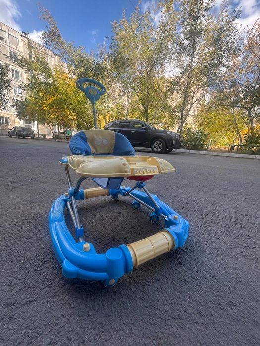 Продается ходуног голубого цвета