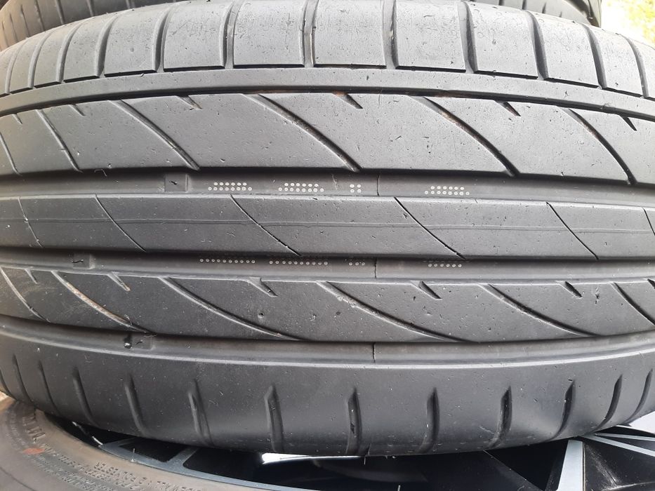 Продам шины 225/40/18 максис спорт.