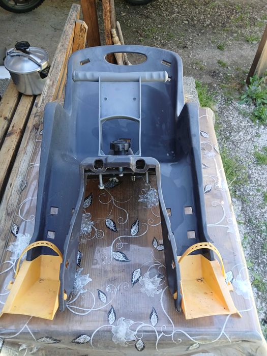 Детско столче за велосипед.