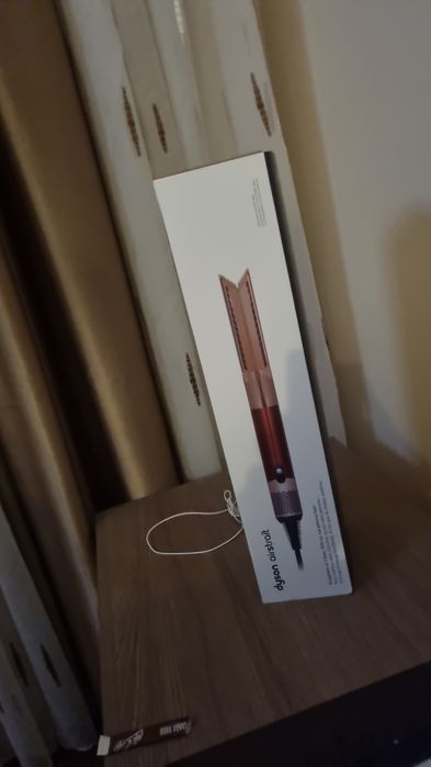 Dyson airstrait  placa este nouă ne folosită