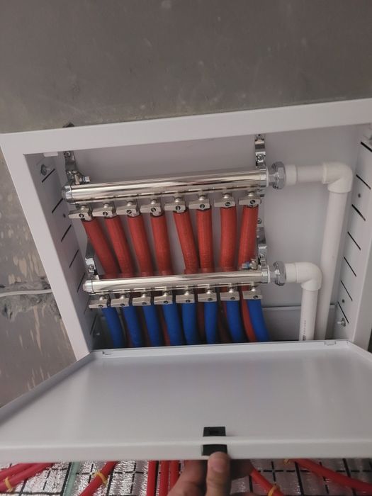 Сварчик, 30 йиллик тажрибага эга профессионал сварчик.