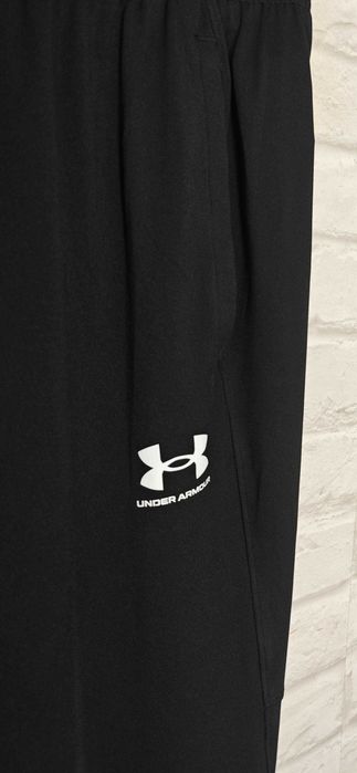 Under Armour Оригинална мъжка долница за бягане / фитнес размер М НОВА