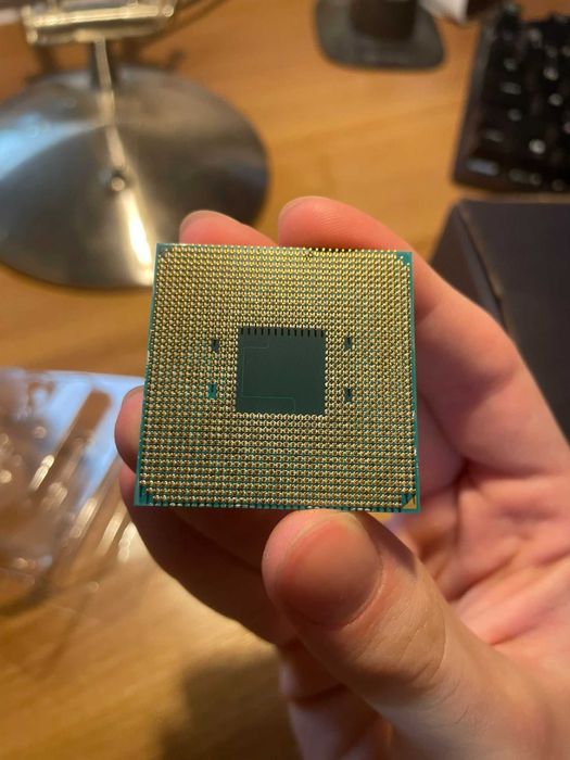 Procesor Ryzen 5 3400G cu grafici integrate Radeon Vega Graphics 11 + Cooler AMD