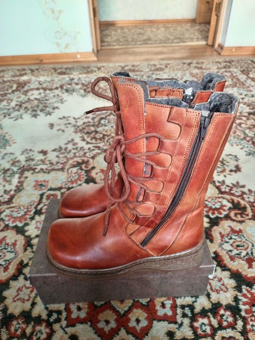 Продам женские сапоги