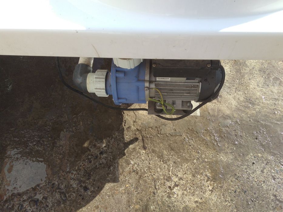 Cada baie cu hidromasaj