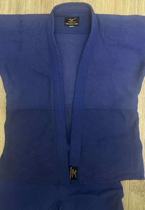 Продается дзюдоги комплект(форма для дзюдо)