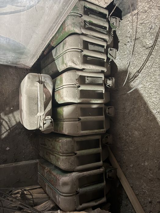 Железные канистры